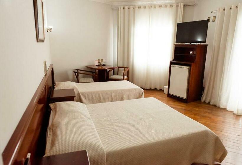 غرفة قياسية ثلاثية, Castelar Novo