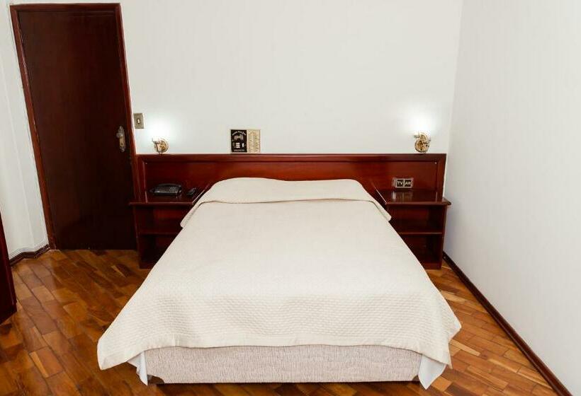 غرفة قياسية, Castelar Novo