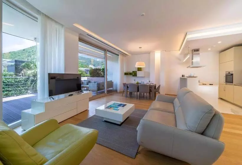 2 Bedroom Apartment Garden View