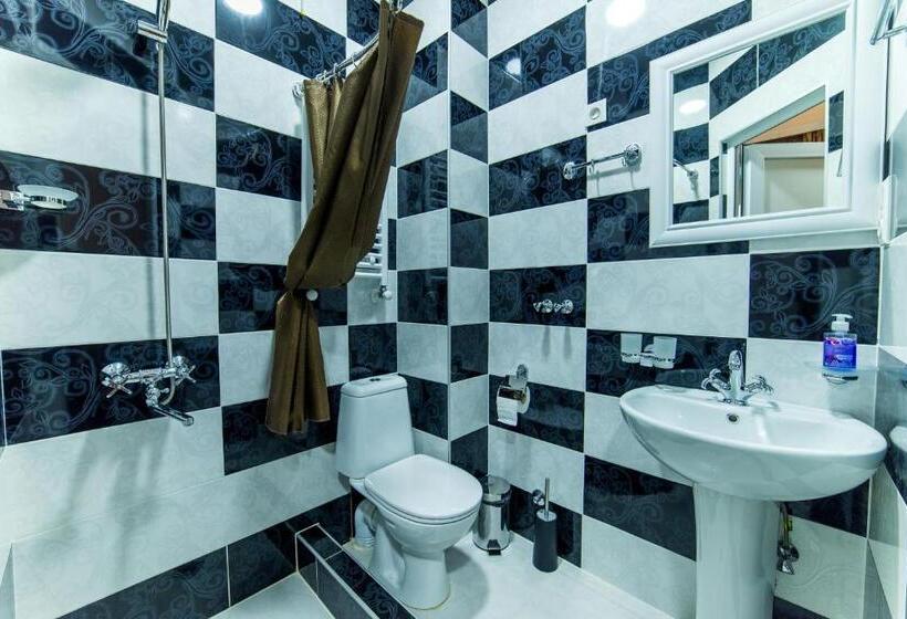 اتاق لوکس سه تخته, Guglux &wine Cellar