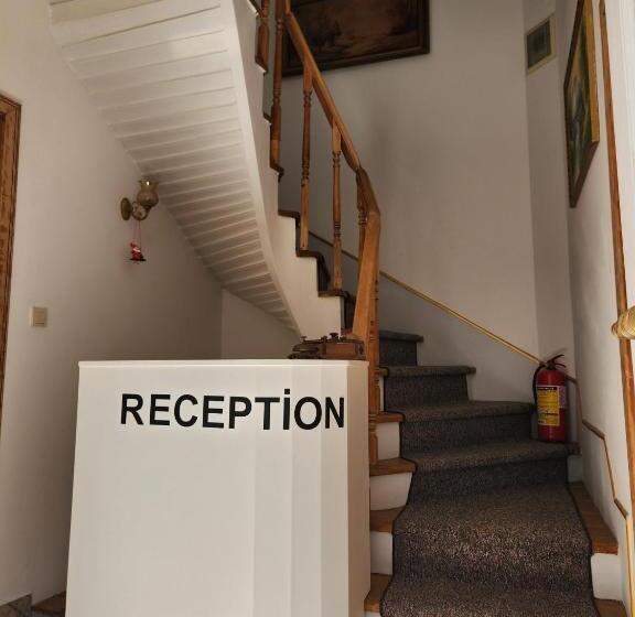 اتاق لوکس, Kadıköy White House