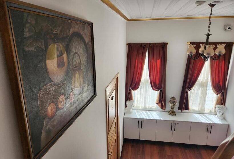 سوییت خانوادگی, Kadıköy White House