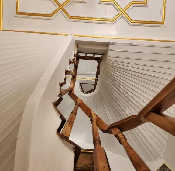 سوییت خانوادگی, Kadıköy White House