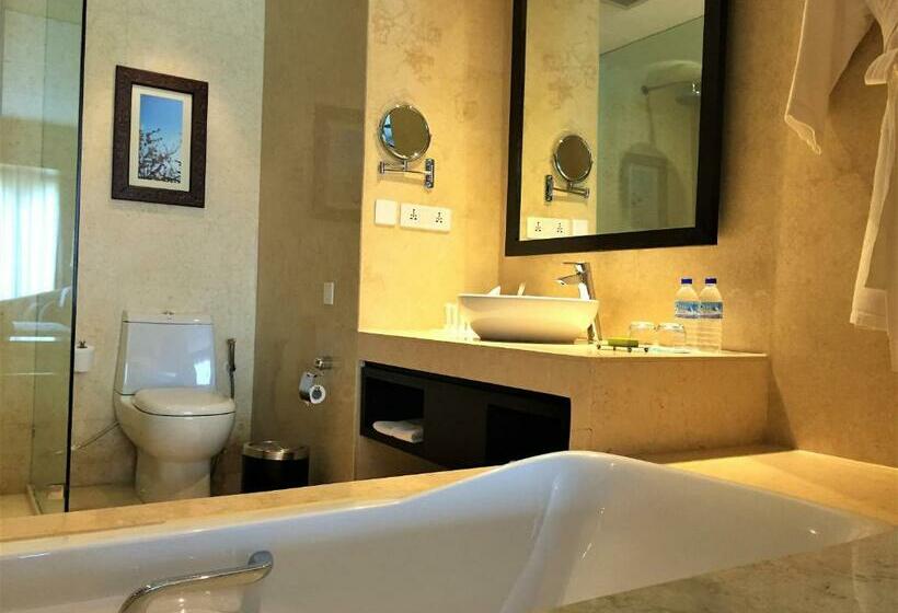 Camera Deluxe, Le Méridien Paro, Riverfront