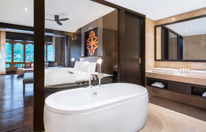 Camera Deluxe Letto King, Le Méridien Paro, Riverfront