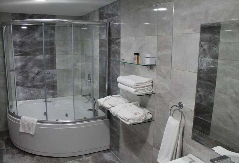 سوییت جونیور, Manhattan