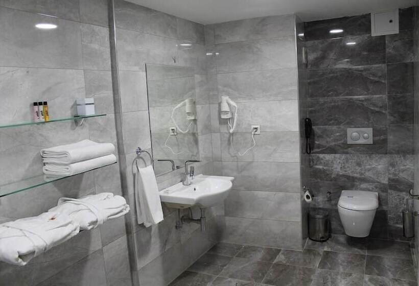 سوییت جونیور, Manhattan