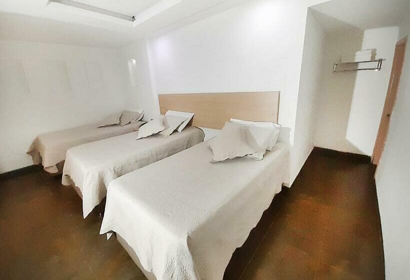 标准三人间, Plaza 43