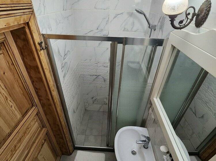 اتاق لوکس, Kadıköy White House