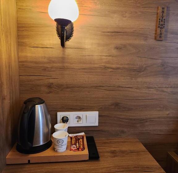 اتاق لوکس, Kadıköy White House