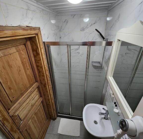 اتاق لوکس با بالکن, Kadıköy White House