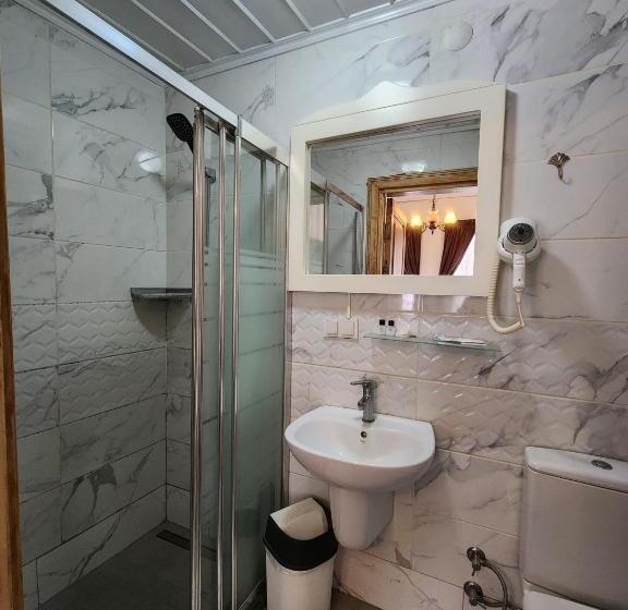 اتاق لوکس با بالکن, Kadıköy White House