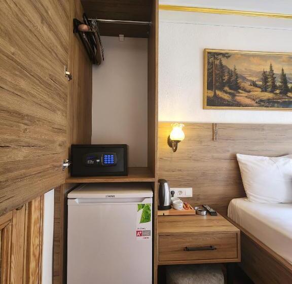 اتاق لوکس با بالکن, Kadıköy White House