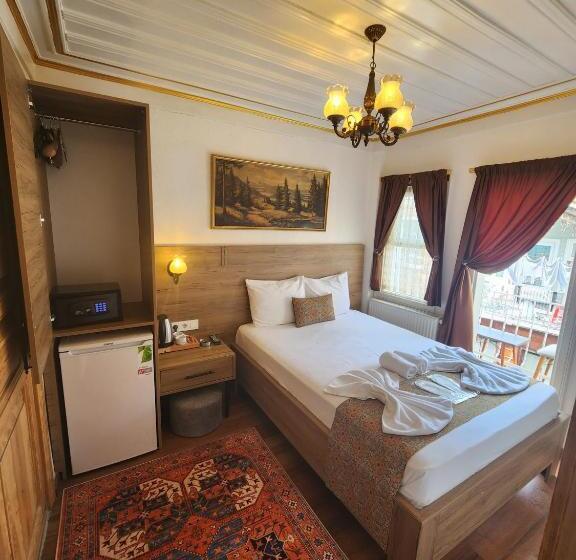 اتاق لوکس با بالکن, Kadıköy White House