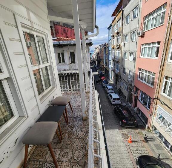 سوییت خانوادگی, Kadıköy White House