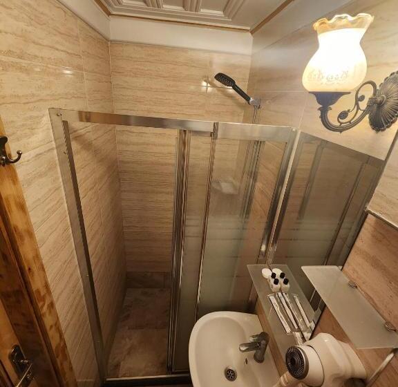 سوییت خانوادگی, Kadıköy White House