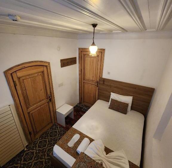 اتاق استاندارد یک نفره, Kadıköy White House