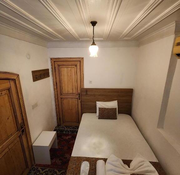 اتاق استاندارد یک نفره, Kadıköy White House