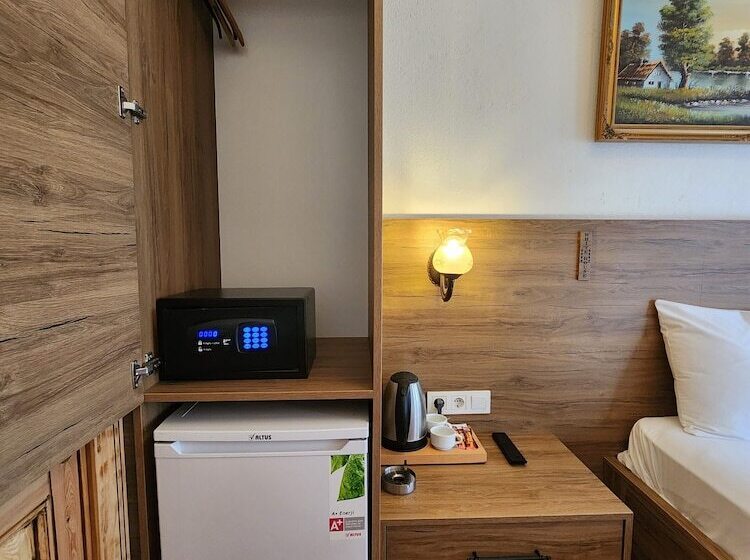 اتاق لوکس, Kadıköy White House