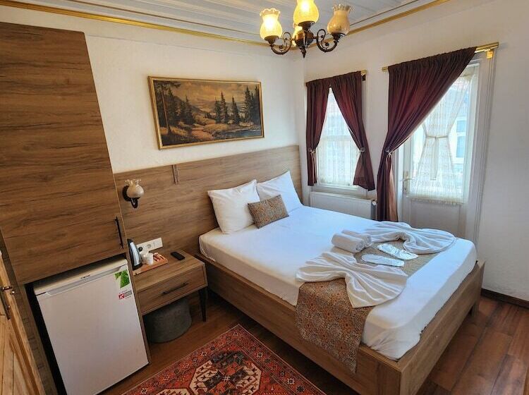 اتاق لوکس با بالکن, Kadıköy White House