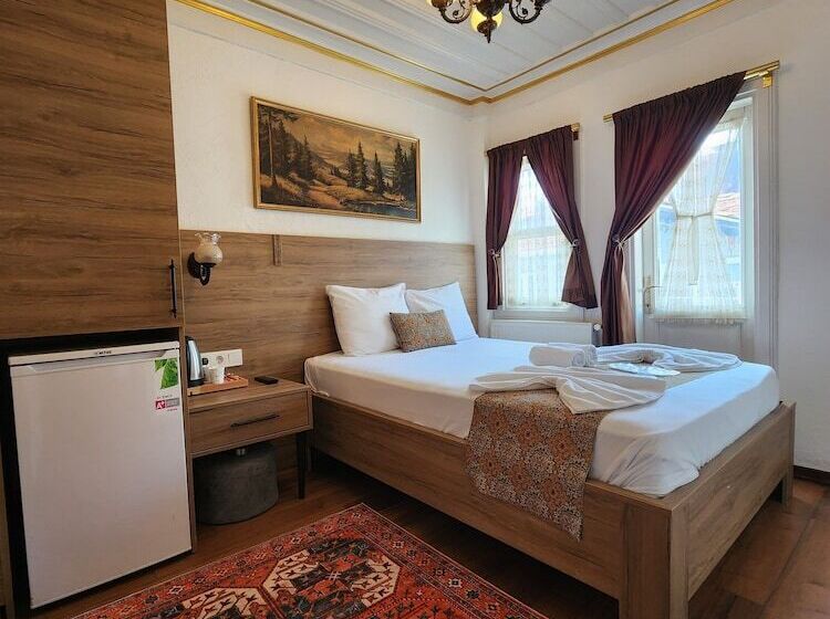 اتاق لوکس با بالکن, Kadıköy White House