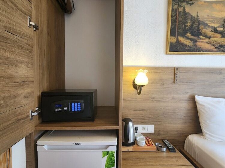 اتاق لوکس با بالکن, Kadıköy White House