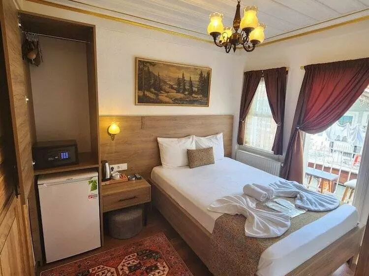 اتاق لوکس با بالکن, Kadıköy White House