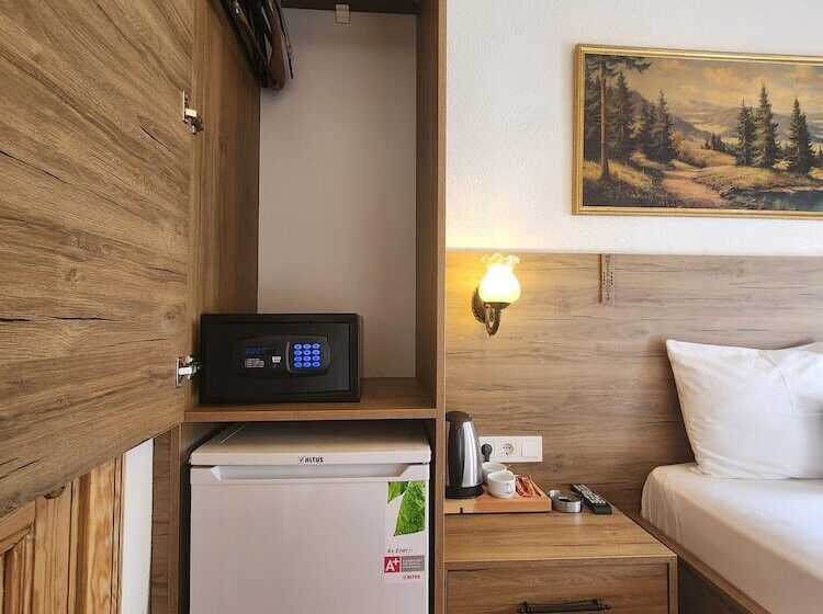 اتاق لوکس با بالکن, Kadıköy White House