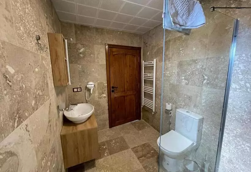 اتاق لوکس سه تخته, Yusuf Bey House