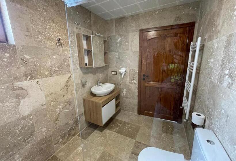 غرفة ديلوكس ثلاثية, Yusuf Bey House