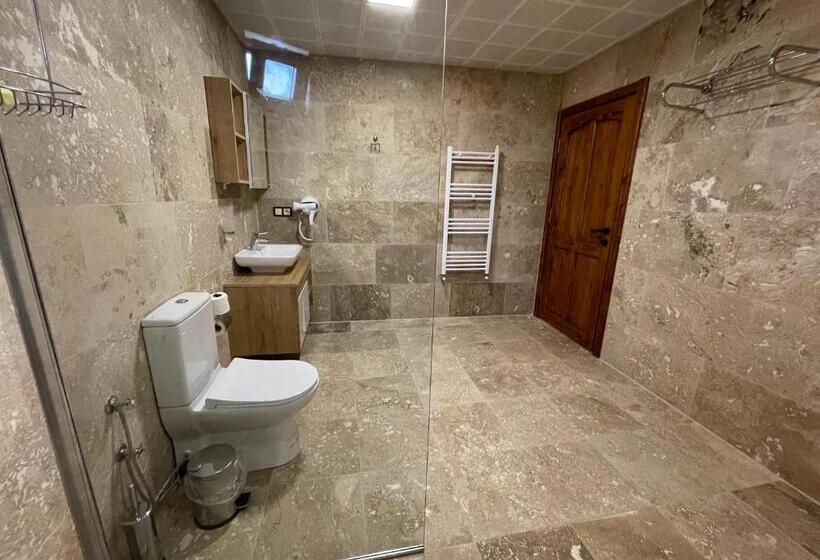 غرفة ديلوكس ثلاثية, Yusuf Bey House