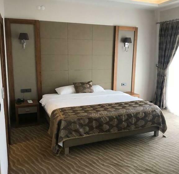 חדר דלוקס לשלושה, Yze Pırlanta