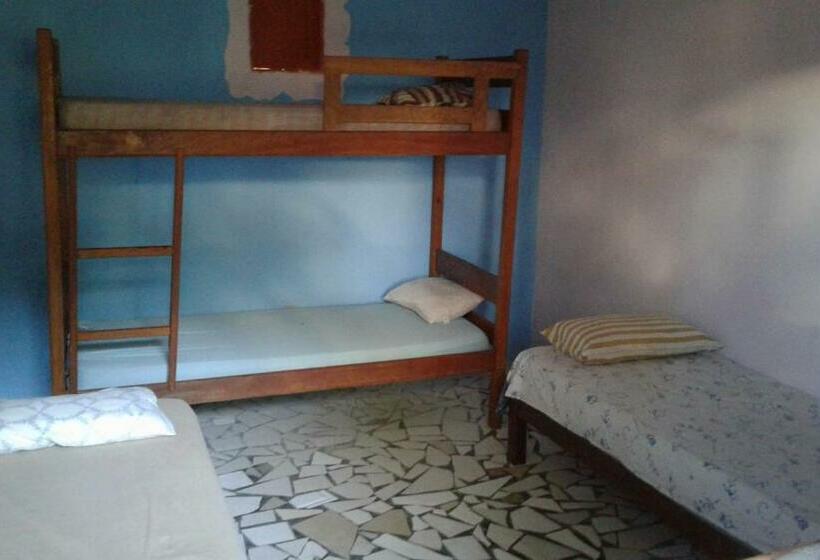 اتاق استاندارد چهارنفره با سرویس بهداشتی مشترک, Albergue Da Gamboa