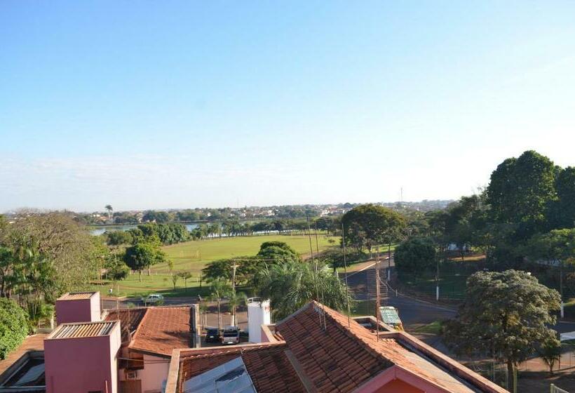 חדר סטנדרט לשלושה, Do Lago