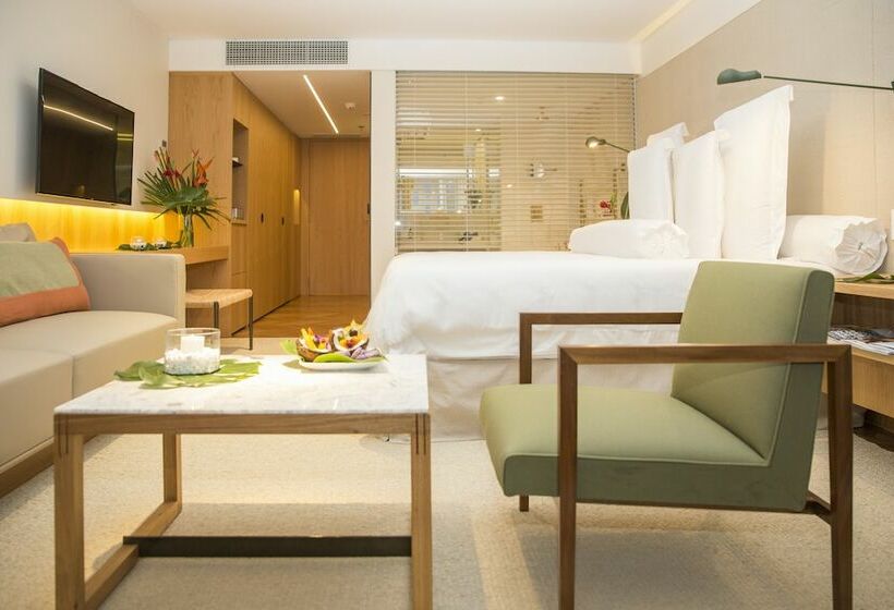 اتاق لوکس با تخت بزرگ, Emiliano Rio