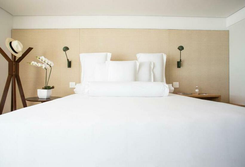 سوئیت با تخت بزرگ, Emiliano Rio