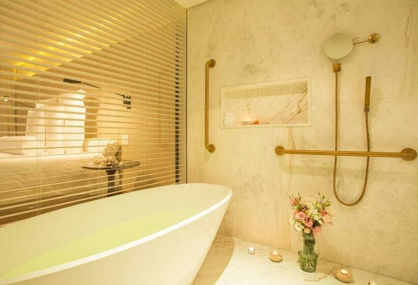 اتاق لوکس با تخت بزرگ, Emiliano Rio