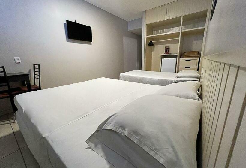 标准三人间, Econotel