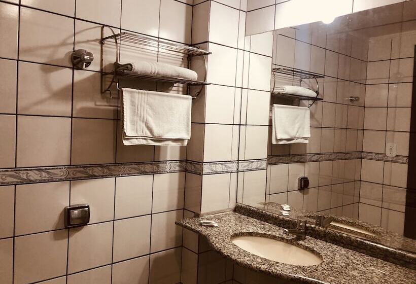 Трехместный Номер Deluxe, Econotel