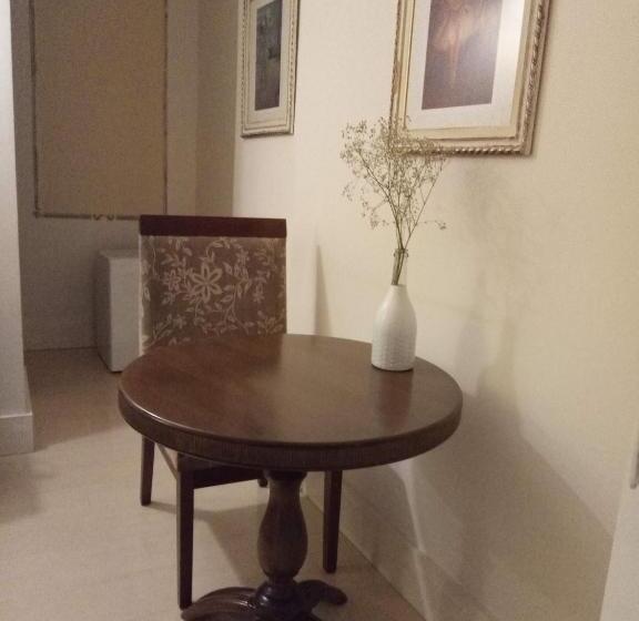 Standart Oda, Cortese