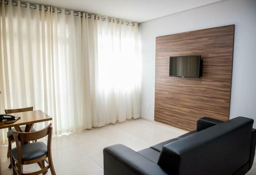 جناح كلاسيكي, Manhattan Apart