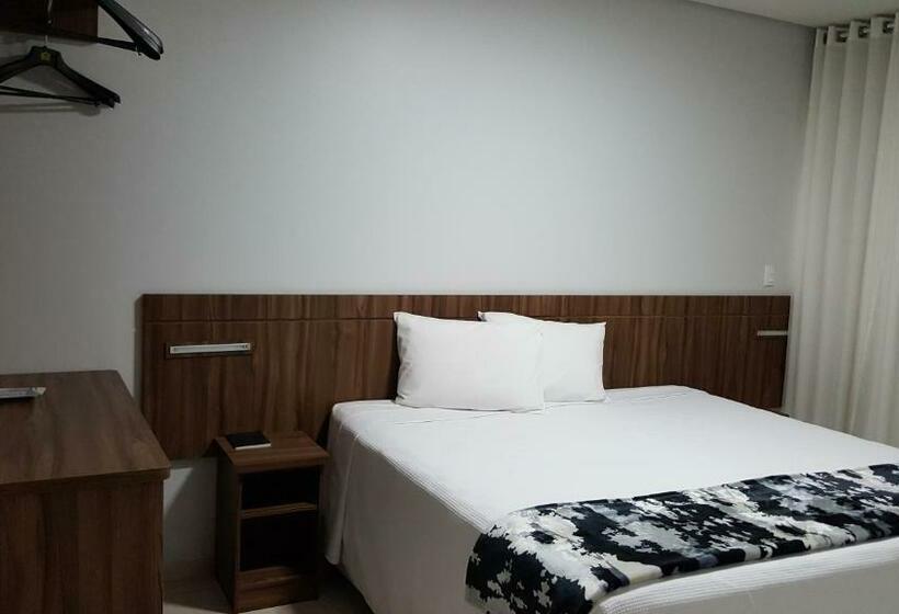 جناح كلاسيكي, Manhattan Apart