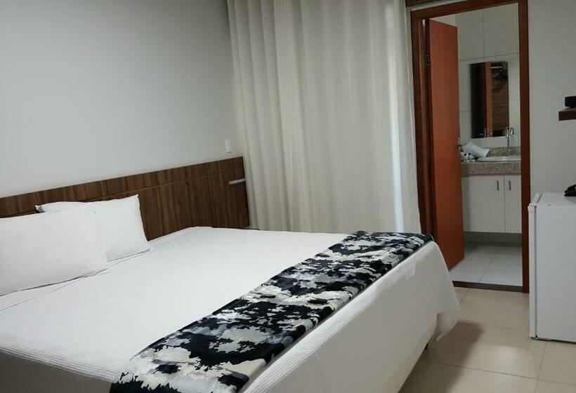 جناح كلاسيكي, Manhattan Apart