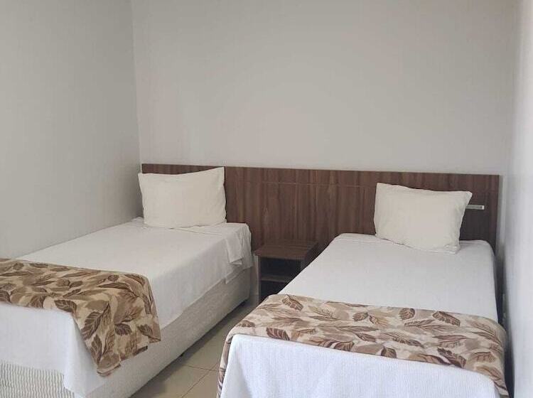 شقة غرفتين, Manhattan Apart