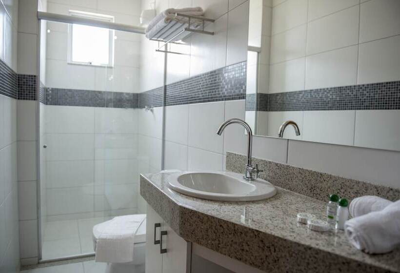 شقة غرفتين, Manhattan Apart