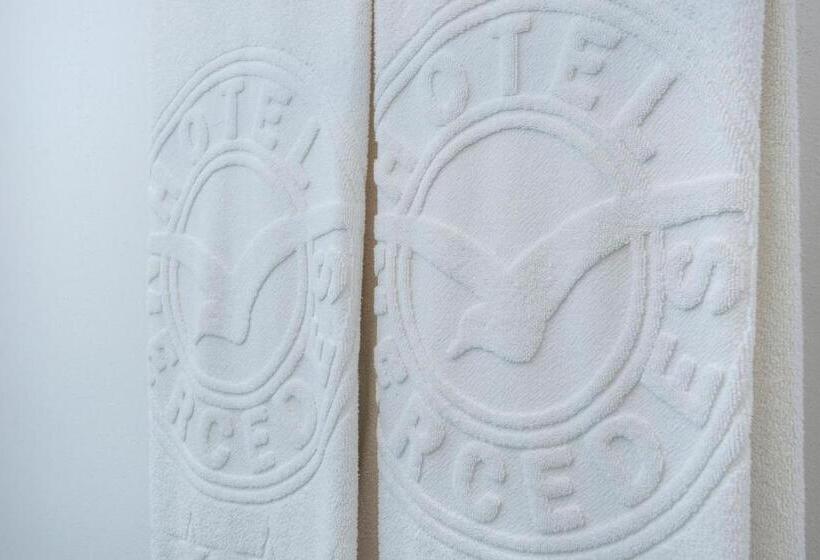 جناح ديلوكس, Mercedes