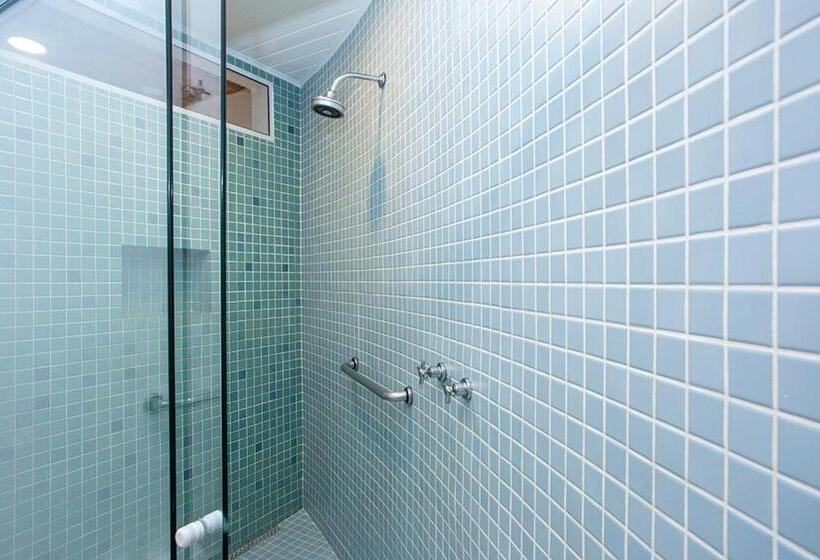 غرفة ديلوكس, Mercedes