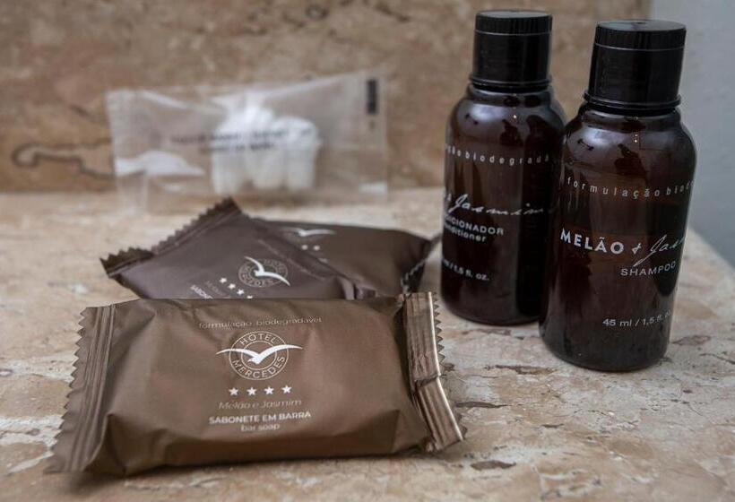 غرفة قياسية ثلاثية مطلة علي حمام السباحة, Mercedes