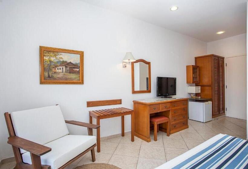 غرفة قياسية ثلاثية مطلة علي حمام السباحة, Mercedes