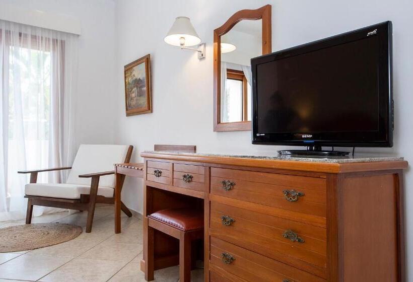 جناح ديلوكس, Mercedes